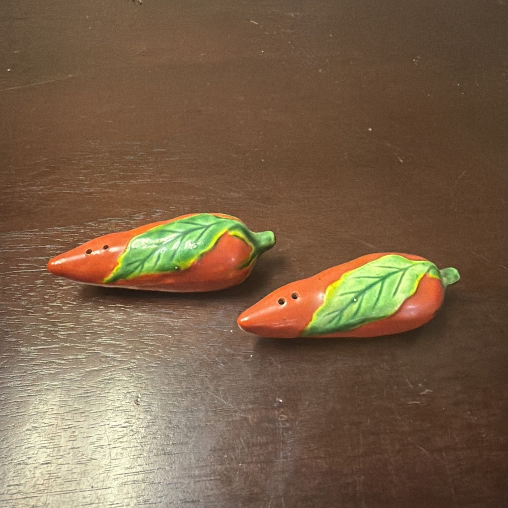Vintage Pepper Salt Pepper Shakers Japan KITSCHY Ceramic Hand Painted Orange